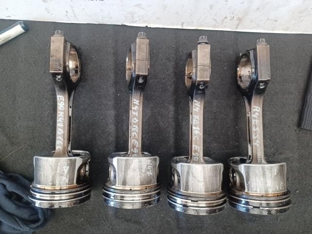 bontott BMW 3 E90 Dugattyú