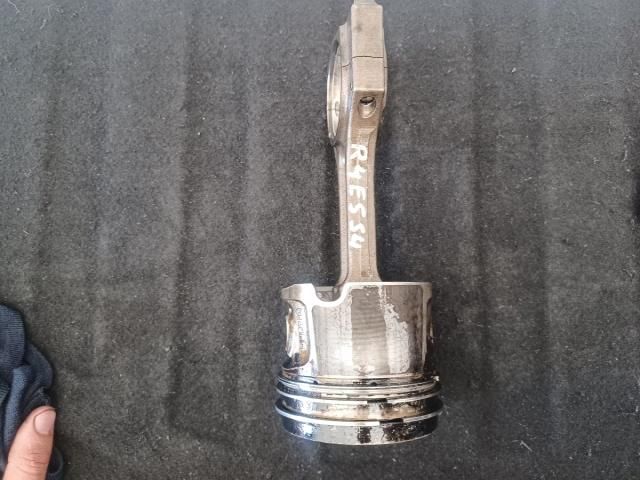 bontott BMW 3 E90 Dugattyú