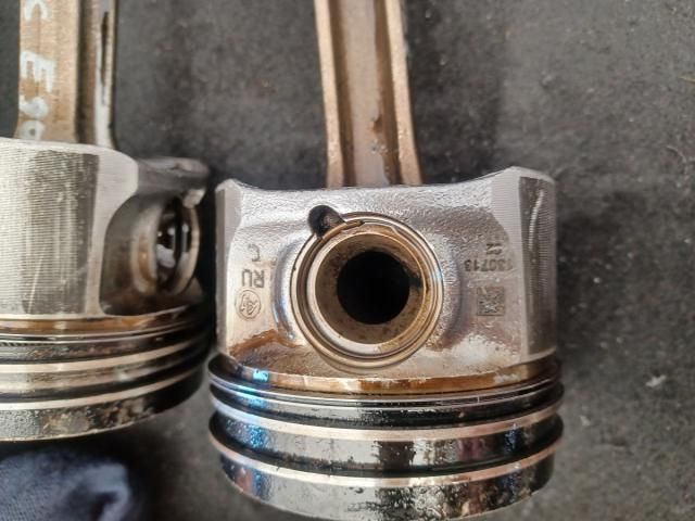 bontott BMW 3 E90 Dugattyú