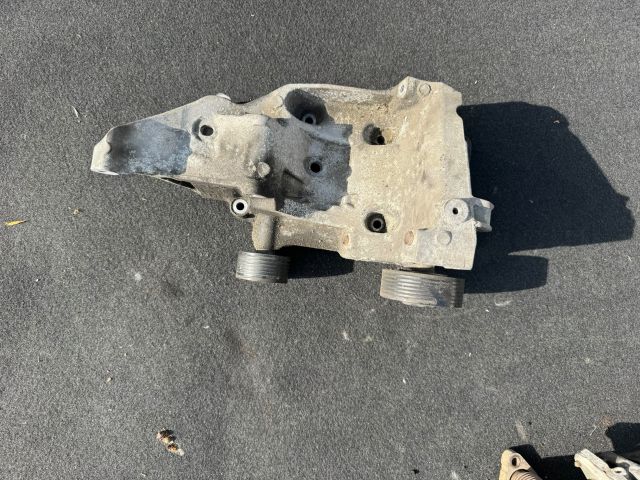 bontott BMW 3 E90 Generátor Tartó Bak