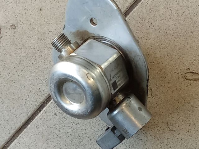 bontott BMW 3 E90 Nagynyomású Szivattyú