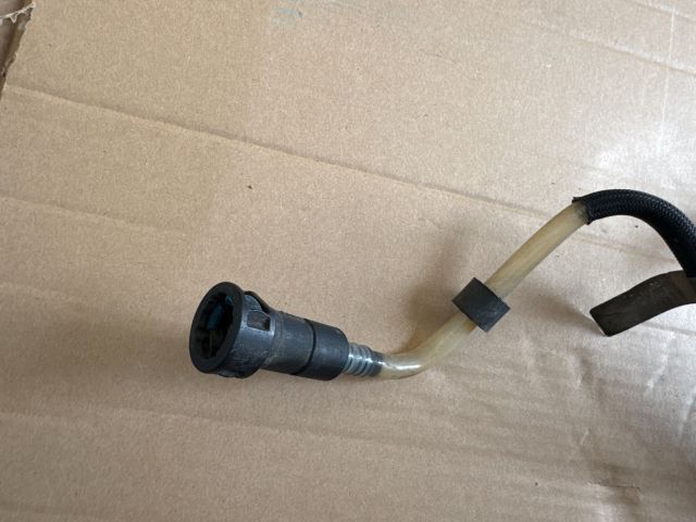 bontott BMW 3 E90 Tankbetöltő Cső Burkolat