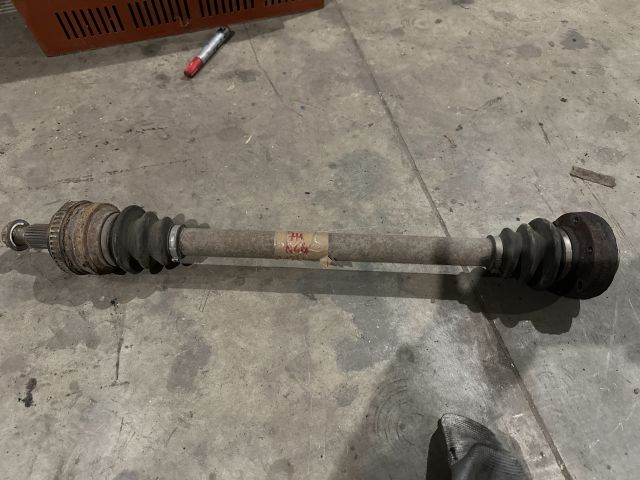 bontott BMW 3 E90 Jobb hátsó Féltengely