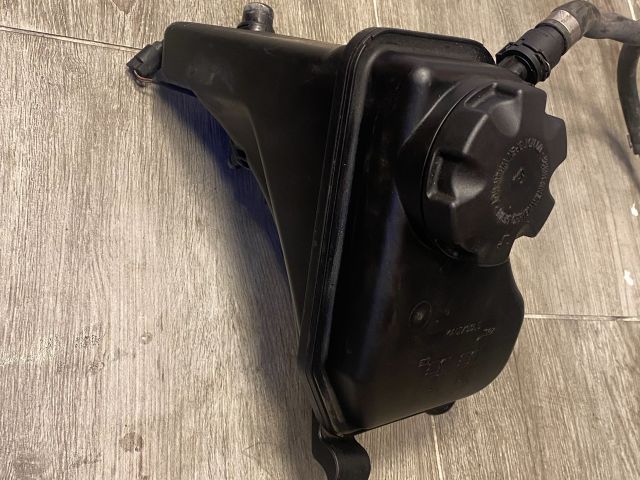 bontott BMW 3 E90 Kiegyenlítő Tartály