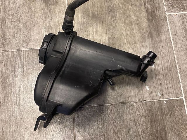 bontott BMW 3 E90 Kiegyenlítő Tartály