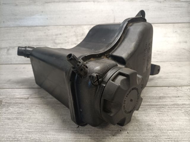 bontott BMW 3 E90 Kiegyenlítő Tartály