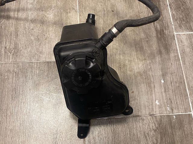 bontott BMW 3 E90 Kiegyenlítő Tartály