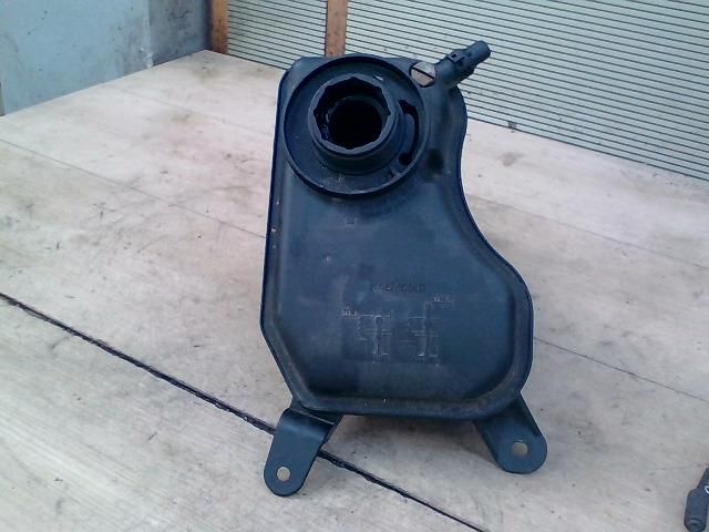 bontott BMW 3 E90 Kiegyenlítő Tartály