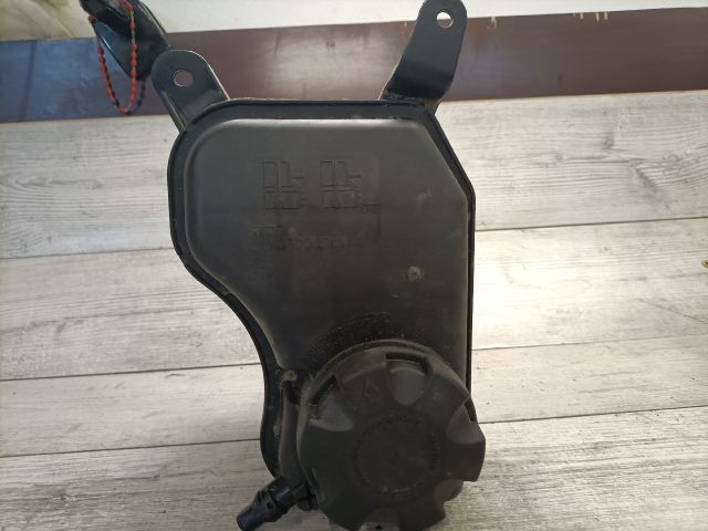 bontott BMW 3 E90 Kiegyenlítő Tartály