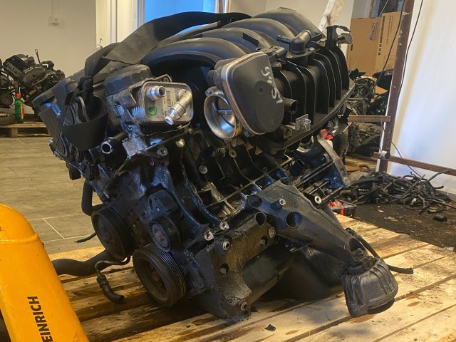 bontott BMW 3 E90 Motor (Fűzött blokk hengerfejjel)