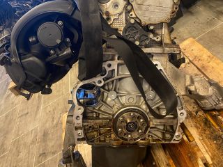 bontott BMW 3 E90 Motor (Fűzött blokk hengerfejjel)