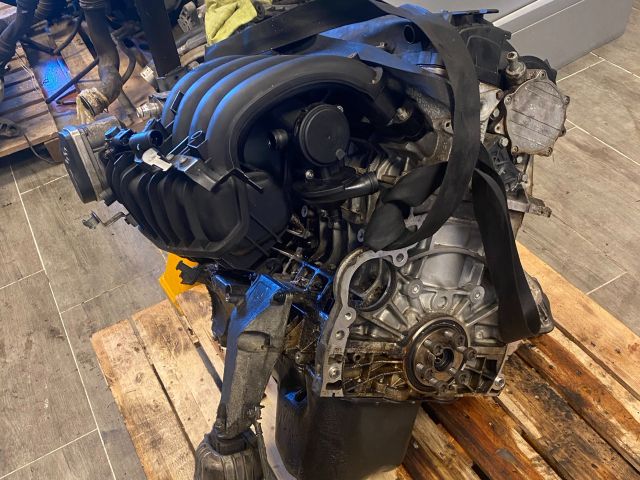 bontott BMW 3 E90 Motor (Fűzött blokk hengerfejjel)