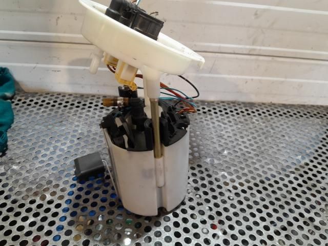 bontott BMW 3 E90 Üzemanyag Szivattyú