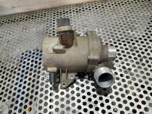 bontott BMW 3 E90 Vízpumpa