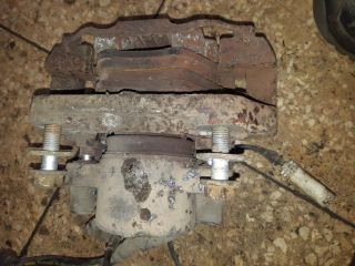 bontott BMW 3 E90 Bal első Féknyereg Munkahengerrel