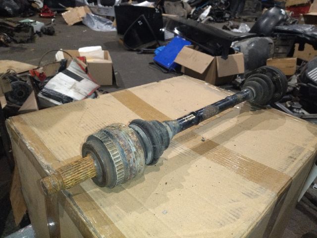 bontott BMW 3 E90 Bal hátsó Féltengely