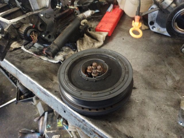 bontott BMW 3 E90 Főtengely Szíjtárcsa