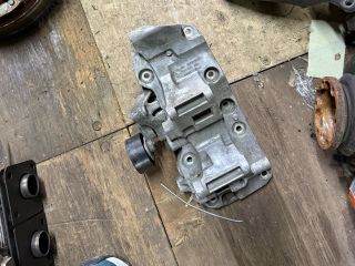 bontott BMW 3 E90 Generátor Tartó Bak