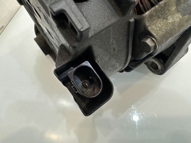 bontott BMW 3 E90 Generátor