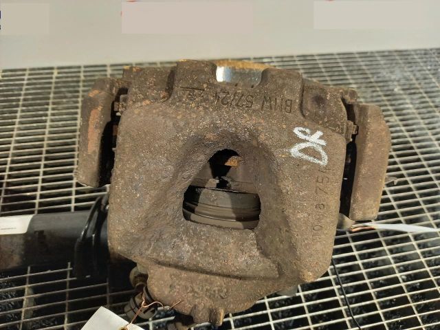 bontott BMW 3 E90 Jobb első Féknyereg Munkahengerrel