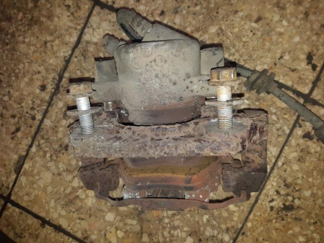 bontott BMW 3 E90 Jobb első Féknyereg Munkahengerrel