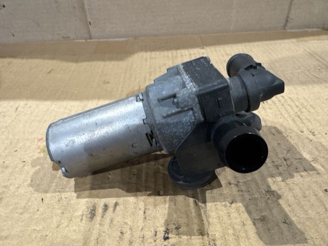 bontott BMW 3 E90 Kiegészítő Vízszivattyú