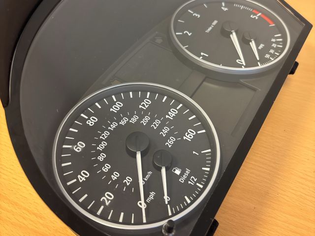 bontott BMW 3 E90 Kilométeróra