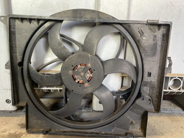 bontott BMW 3 E90 Klímahűtő Ventilátor