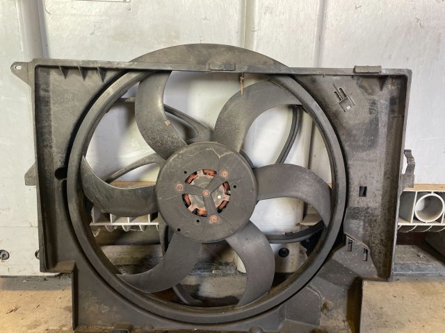 bontott BMW 3 E90 Klímahűtő Ventilátor