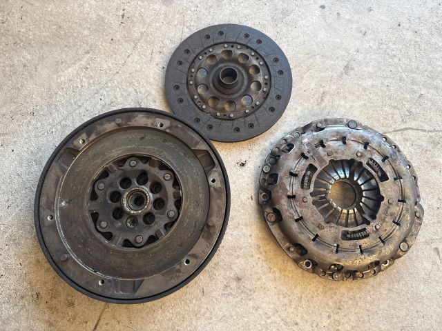 bontott BMW 3 E90 Kuplung Szett Lendkerékkel