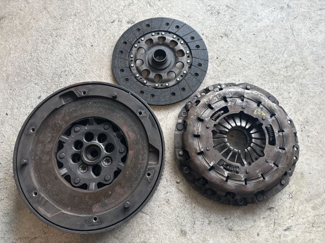 bontott BMW 3 E90 Kuplung Szett Lendkerékkel