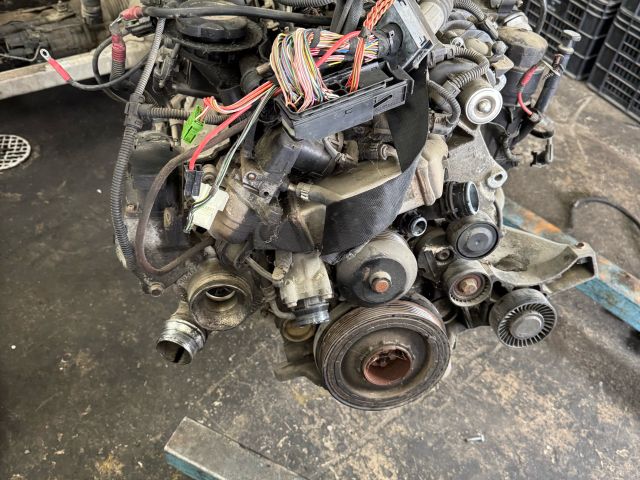 bontott BMW 3 E90 Motor (Fűzött blokk hengerfejjel)