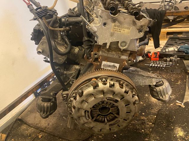 bontott BMW 3 E90 Motor (Fűzött blokk hengerfejjel)
