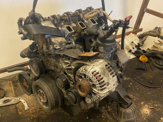 bontott BMW 3 E90 Motor (Fűzött blokk hengerfejjel)
