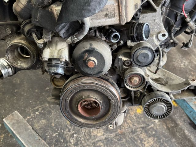 bontott BMW 3 E90 Motor (Fűzött blokk hengerfejjel)