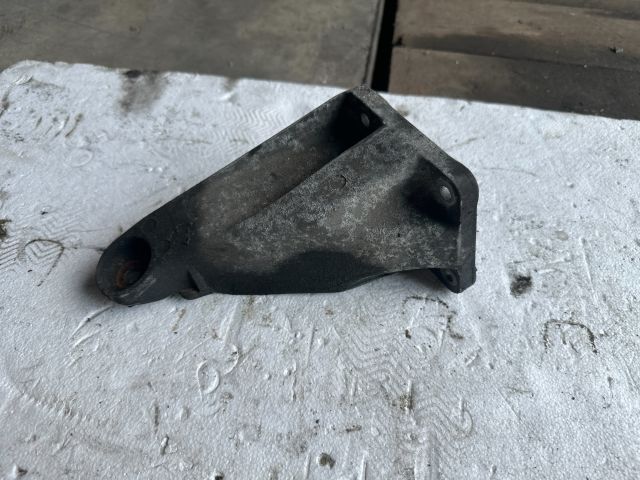 bontott BMW 3 E90 Motor Tartó Bak (Fém)