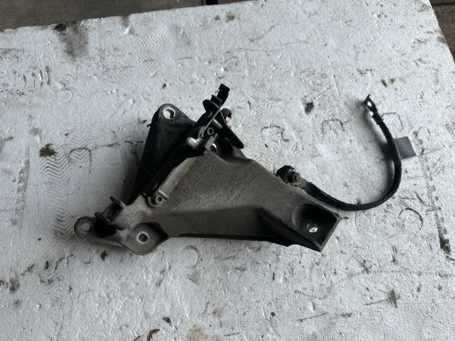 bontott BMW 3 E90 Motor Tartó Bak (Fém)