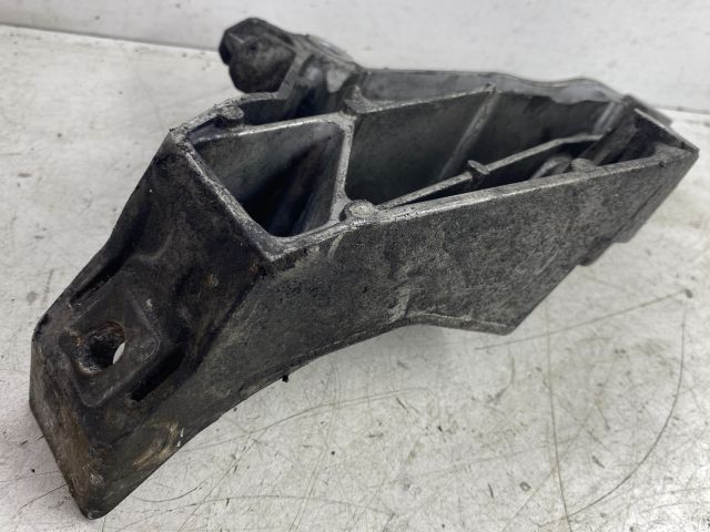 bontott BMW 3 E90 Motor Tartó Bak (Pozíciófüggetlen)