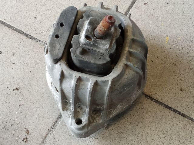 bontott BMW 3 E90 Motor Tartó Bak (Pozíciófüggetlen)