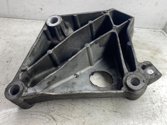 bontott BMW 3 E90 Motor Tartó Bak (Pozíciófüggetlen)