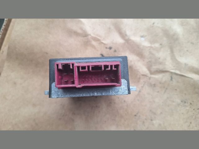 bontott BMW 3 E90 Üzemanyag Szivattyú Relé