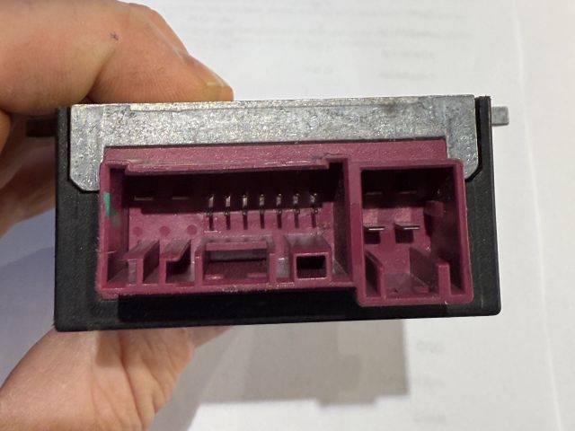 bontott BMW 3 E90 Üzemanyag Szivattyú Relé