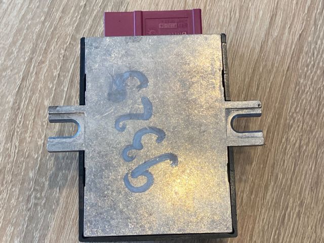 bontott BMW 3 E90 Üzemanyag Szivattyú Relé