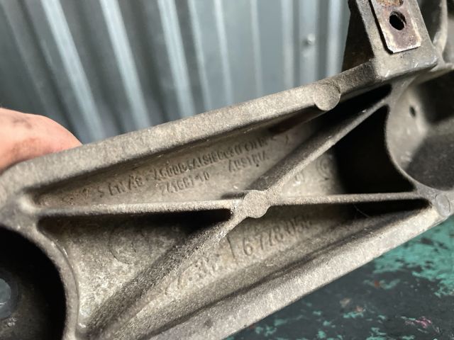 bontott BMW 3 E90 Váltó Tartó Bak (Pozíciófüggetlen)