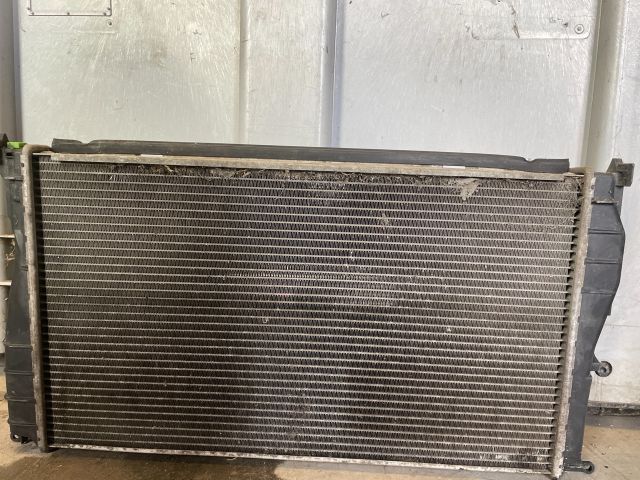 bontott BMW 3 E90 Vízhűtő Radiátor (Nem klímás)