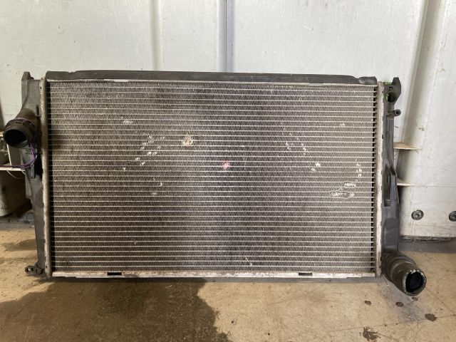 bontott BMW 3 E90 Vízhűtő Radiátor (Nem klímás)