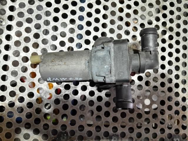 bontott BMW 3 E90 Vízpumpa