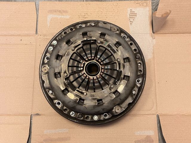 bontott BMW 3 E90 Kuplung Szett Lendkerékkel