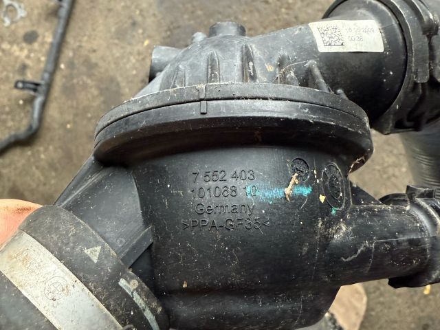 bontott BMW 3 E90 Termosztátház Csővel