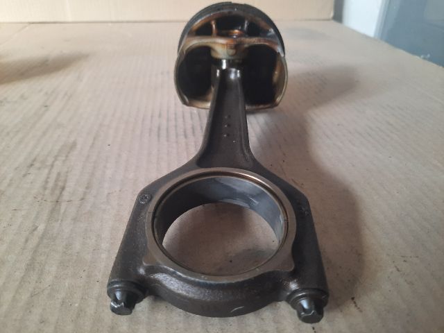 bontott BMW 3 E90 Dugattyú és Hajtókar